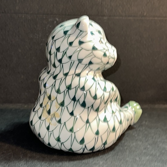 Andrea by Sadek Fishnet Hand Painted Porcelain Green and White Bear Figurines - Picture 4 of 6